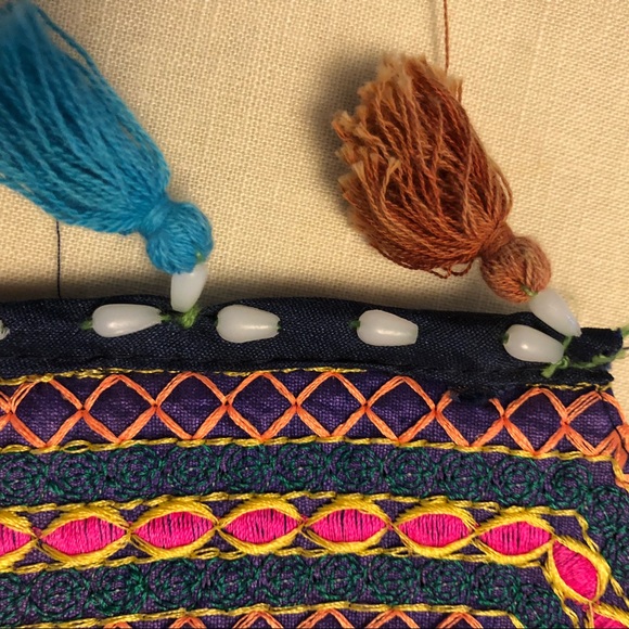 BANJARA  POM POM & TASSLED EMBROIDERED ELEPHANT & FLORAL ZIPPER PURSE / INDIA - Picture 12 of 14